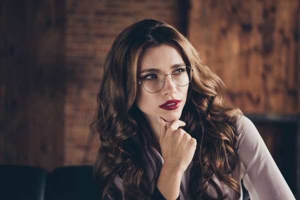 Prada damskie oprawki okularowe nie tylko dodają szyku Twojemu lookowi, ale również pomagają Ci czuć się pewniej i bardziej stylowo
