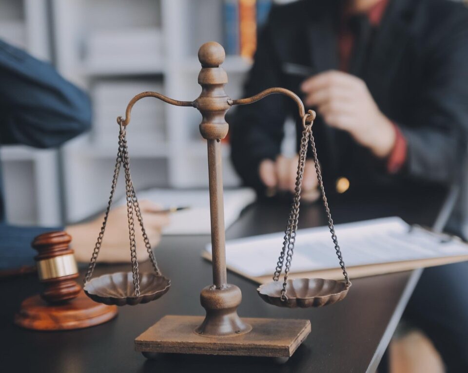 Radca prawny: Analiza współczesnych zagrożeń w praktyce zawodowej