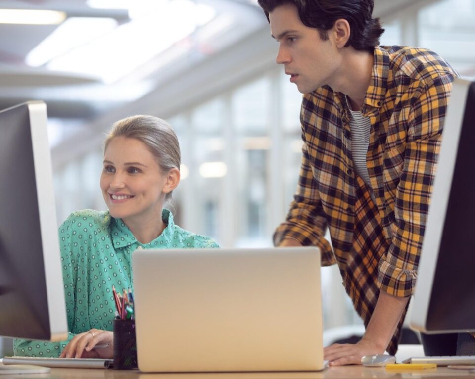 Kiedy kodowanie staje się ryzykowne: Jak ubezpieczyć się w branży IT?
