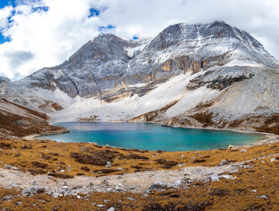 Poza utartym szlakiem: Jak dbać o bezpieczeństwo w mniej znanych górach