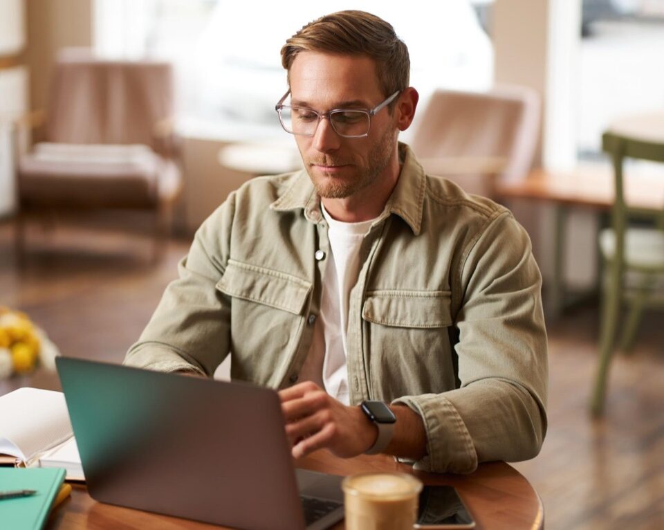 ThinkPad T14 Gen 5 AMD – specyfikacja a wymagania specjalisty CRM