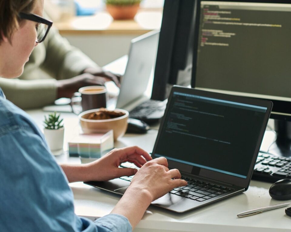 Zagrożenia w pracy programisty i ich ubezpieczenie Zagrożenia w pracy programisty i ich ubezpieczenie